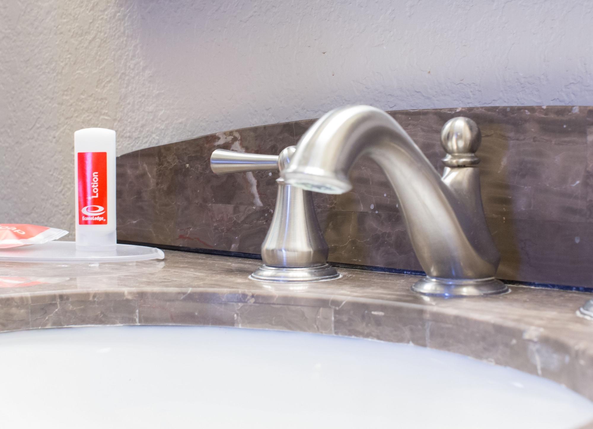 Econo Lodge Inn & Suites Joplin Εξωτερικό φωτογραφία
