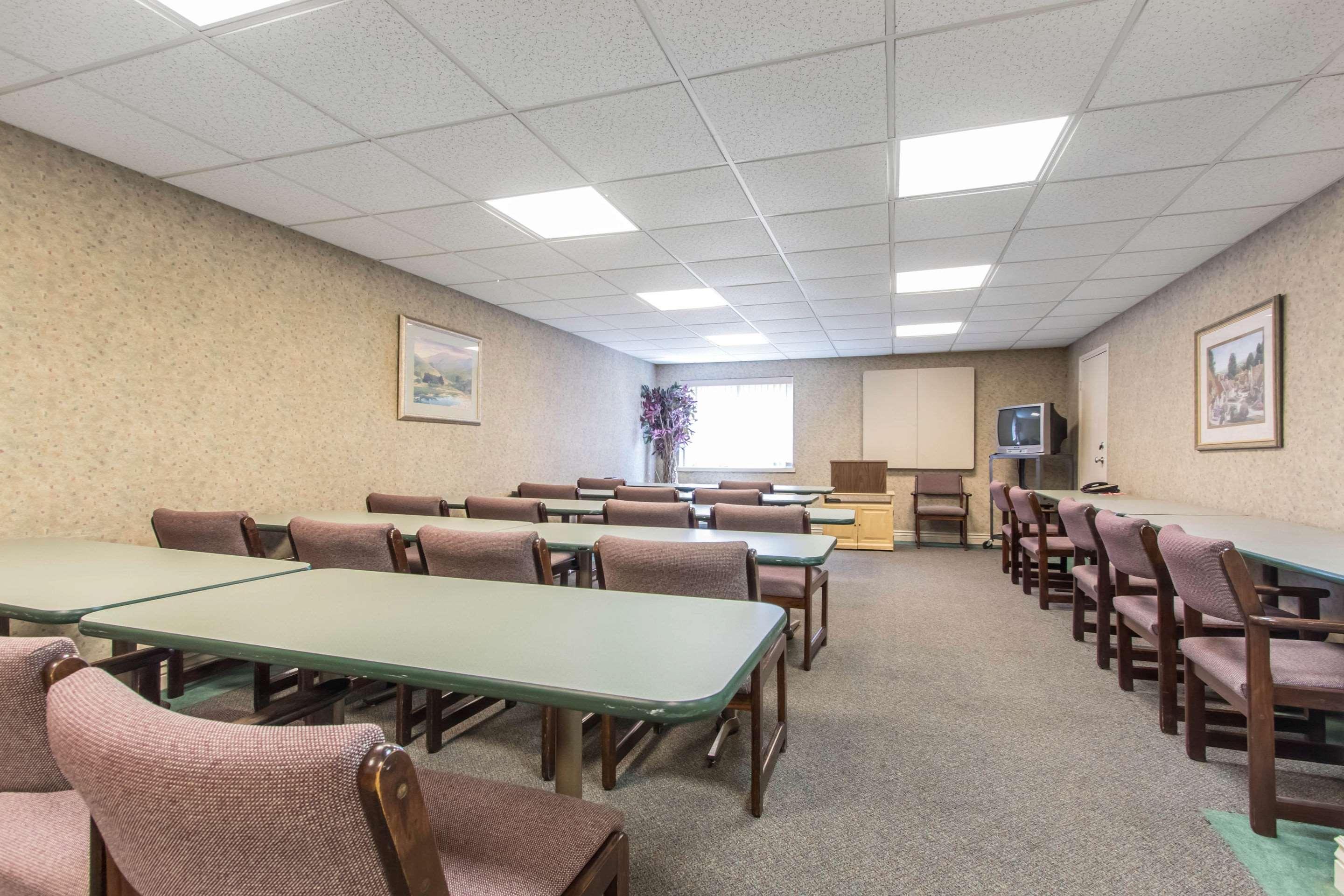 Econo Lodge Inn & Suites Joplin Εξωτερικό φωτογραφία