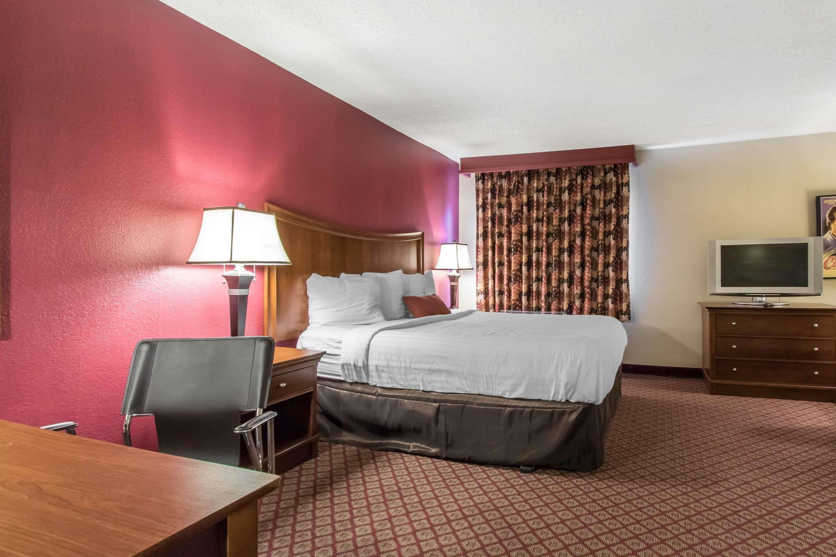 Econo Lodge Inn & Suites Joplin Εξωτερικό φωτογραφία