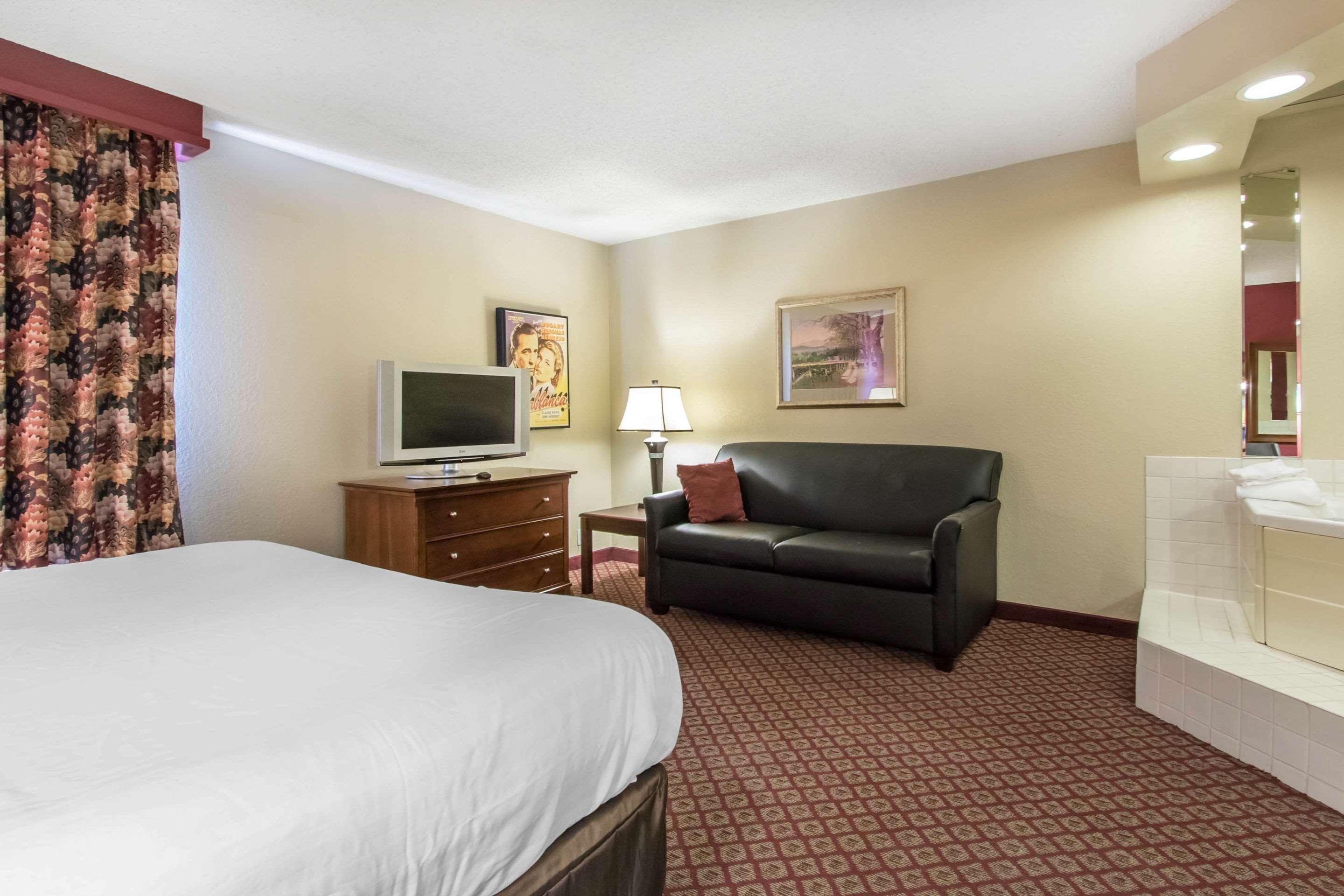 Econo Lodge Inn & Suites Joplin Εξωτερικό φωτογραφία