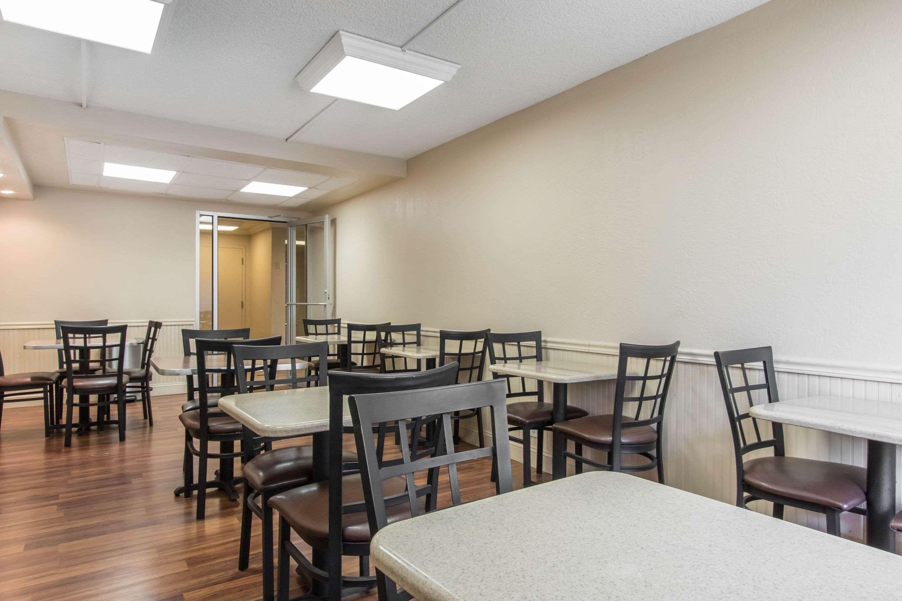 Econo Lodge Inn & Suites Joplin Εξωτερικό φωτογραφία